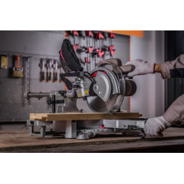 Пила торцовочная CROWN CT15233P